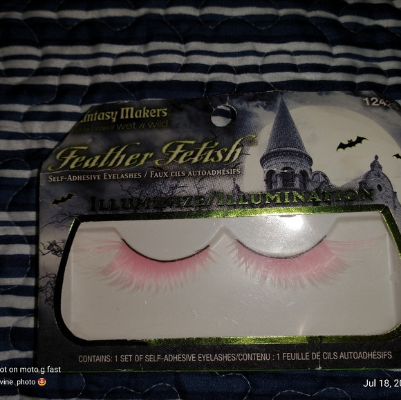 False mink pink colored eyelashes. - Picture 2 of 2